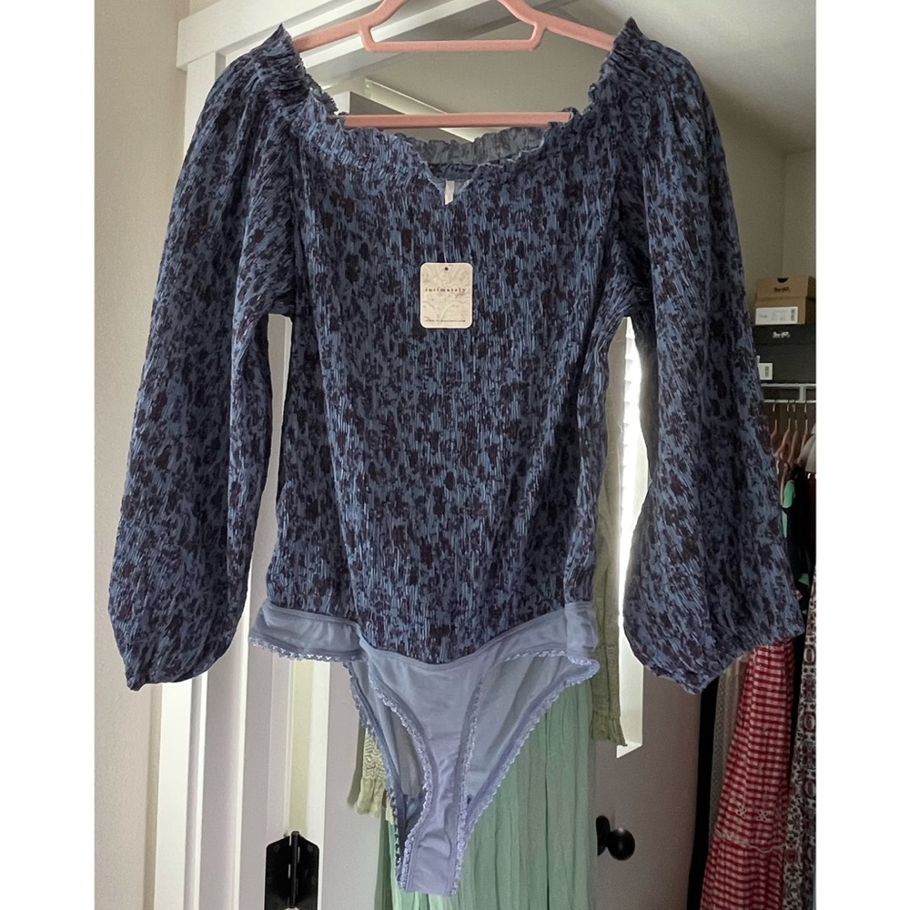 Free People Pretty Petal Off-Shoulder Blue Patterned Bodysuit NWT SZ M - Picture 11 of 15